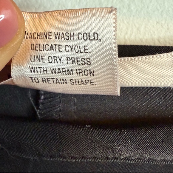 White House Black Market | Classic Black Wide Leg Pants with Side Zip | Sz 8 - Picture 7 of 7